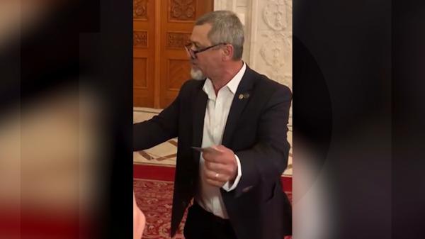 Concluzie halucinantă găsită de colegii din AUR ai deputatului Dumitru Focşa: Victima s-a lovit singură. Soția deputatului este decisă să divorțeze