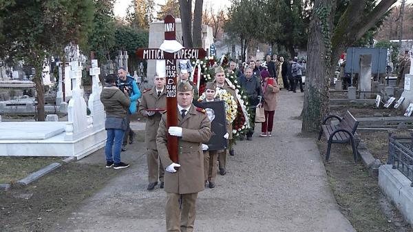 Mitică Popescu, înmormântat cu onoruri militare la Cimitirul Bellu, lângă marea sa iubire. "Marele Singuratic", aplaudat pentru ultima dată