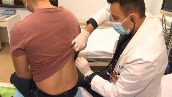 Al doilea caz de triplă infecție, la un copilaș de trei ani. Băiatul a fost trimis de medici acasă