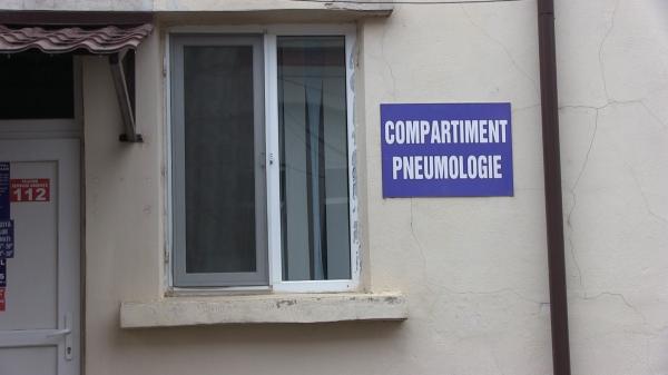 În plin sezon de viroze şi gripă, secţia de pneumonie de la Spitalul Vaslui a fost suspendată. Singurul medic e în concediu