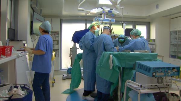 Medicii-eroi care i-au salvat braţele Alexiei au reuşit din nou imposibilul: i-au replantat piciorul lui Cristian, băiatul călcat de tren. Campanie uriaşă de donare de sânge