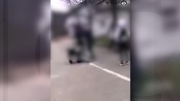 Bătaie generală între patru elevi din Caraş-Severin, după terminarea cursurilor. Motivul încăierării ar fi fost o fată