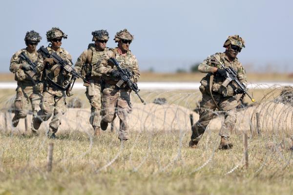 Vin întăriri în România. Soldați francezi și germani se alătură militarilor americani din legendara Divizie 101 Aeropurtată