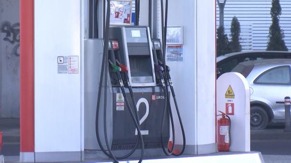 Benzina şi motorina, scumpite de 4 ori în 7 zile. Explicaţiile pentru creşterea galopantă a preţurilor