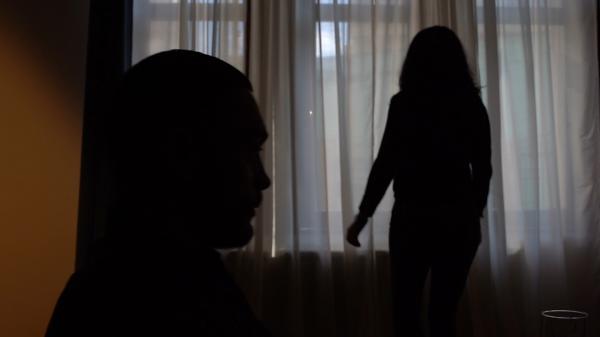 Sucevean arestat după ce şi-a atacat soţia cu un topor şi ar fi încercat să o violeze. Femeia a ajuns la spital