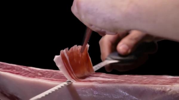 Carnea de 100 euro/kg, preferată de actorii de la Hollywood, ar putea dispărea. Porcii nu mai au cu ce să se îngraşe