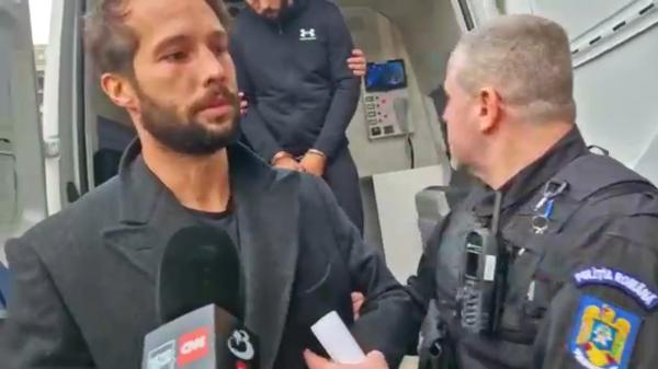 Ce scria pe bilețelele pe care frații Tate le-au dat jurnaliștilor: "Toată lumea ştie că nu am făcut rău nimănui"