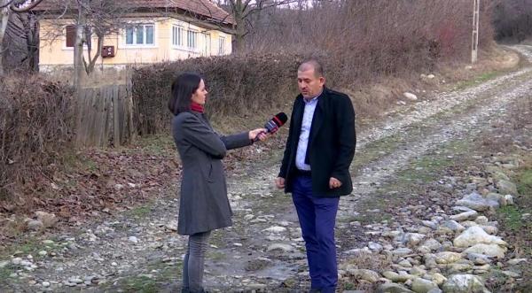 Bătaie pe casele de 2.000 de euro, vândute în satul în care mai trăiesc doar 3 familii. "Sunt mulţi care vor să vină aici"