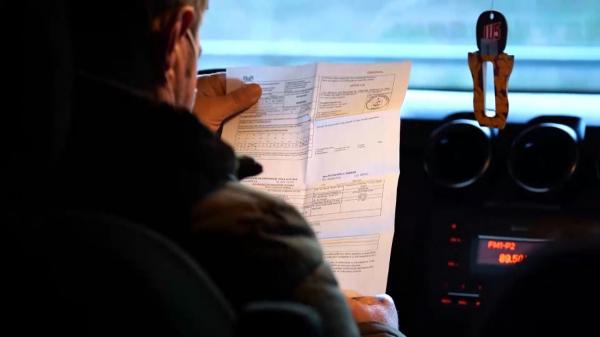 Trucul folosit de tot mai mulţi români pentru a plăti mai puţin pe asigurarea RCA