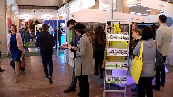 Cât de greu îşi găsesc un loc de muncă românii care au peste 45 de ani. Angajatorii evită oamenii din Generaţia X