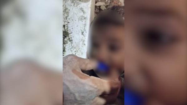 Miracolul dintre dărâmături: Copil de doi ani salvat după 44 de ore. Micuţului i s-a dat să bea apă dintr-un capac