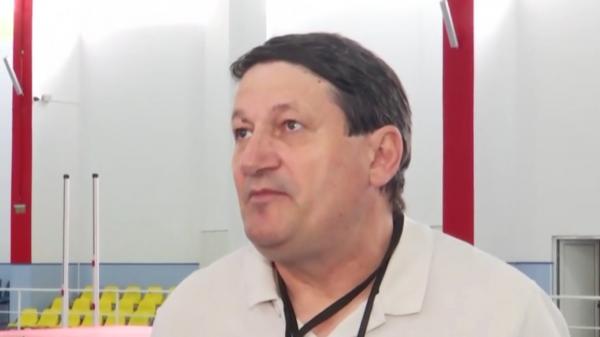 Sportivă de 15 ani, molestată de antrenorul său. Bărbatul a momit-o într-o garsonieră sub pretextul unui masaj de refacere musculară