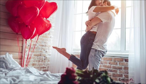 Două din trei cupluri s-au plictisit de întâlnirile tradiţionale de Ziua Îndrăgostiţilor. Cu ce activități vor să le înlocuiască