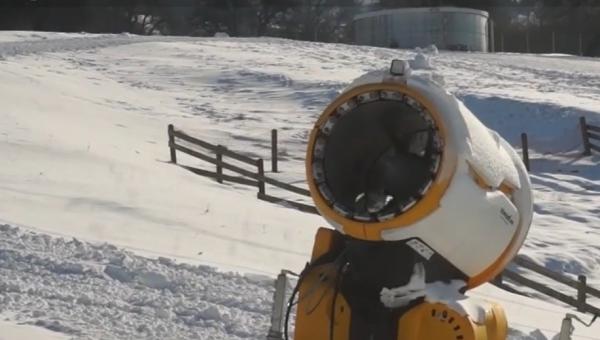 Pârtia din România unde se poate schia doar câteva zile pe an, deşi a costat circa 5 milioane de euro. Primăria s-a împrumutat pe 20 de ani pentru proiect