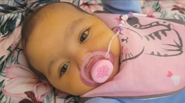 Prea mică pentru a fi salvată în România: O fetiţă de 5 luni a ajuns în Italia pentru un transplant de ficat, cu un elicopter MApN