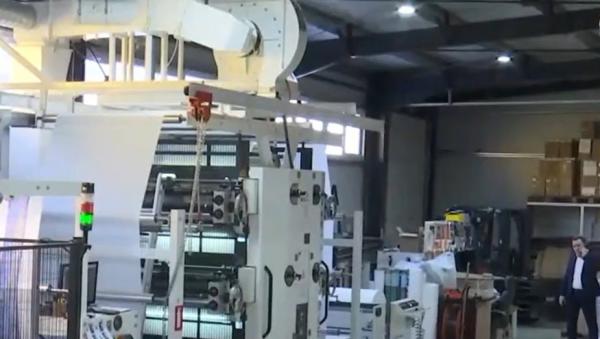 O fabrică din România le dă 300 de dolari angajaţilor care recomandă alte persoane. Propunerile curg pe bandă rulantă