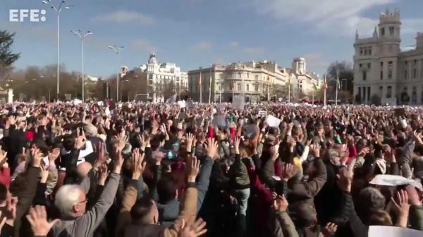 Proteste de amploare la Madrid. 250.000 de oameni au ieșit în stradă și acuză guvernul că favorizează firmele private din sănătate