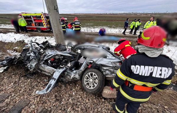 Familie spulberată de tren în Suceava. Mama a murit pe loc, fetița de 3 ani este în comă și luptă să trăiască