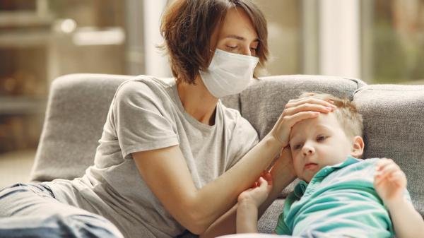 Convulsiile febrile ale celor mici. Ce NU trebuie să facă părinții