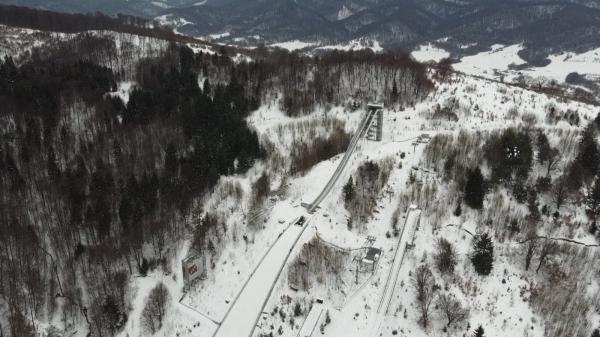 Premieră în România. Mai multe probe de la Cupa Mondială de sărituri cu schiurile se vor desfăşura în nocturnă, la Râşnov