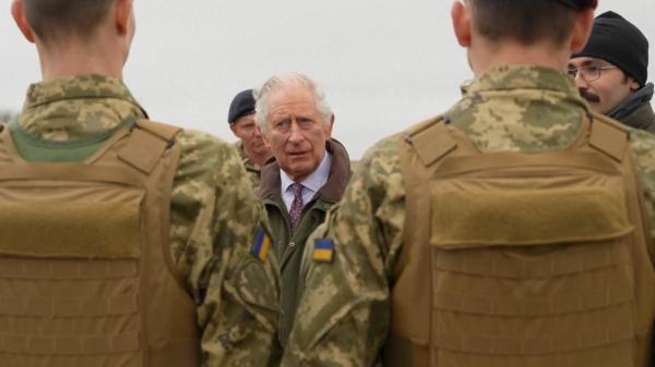 Regele Charles al III-lea, întâlnire cu militarii ucraineni care se instruiesc în Marea Britanie: "Sunteţi incredibili, nu ştiu cum reuşiţi să faceţi toate astea"