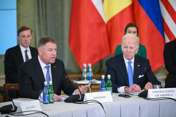 Iohannis a transmis la B9, de lângă Biden, cel mai dur mesaj la adresa Moscovei: "Să ne asigurăm că este actul final al Rusiei"