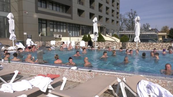 Hotelierii s-au pregătit deja pentru Ziua Femeii. Cât costă un sejur plin cu surprize de 8 martie la Băile Felix