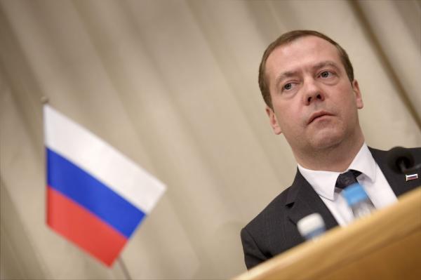 România intră pe lista neagră. Dmitri Medvedev spune că ţara noastră şi alte 49 de state vor să şteargă Rusia de pe hartă