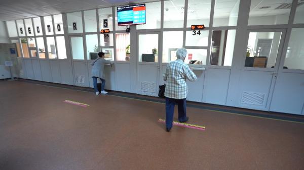 "Specialii" României se revoltă după ce au aflat că nu vor mai putea ieşi la pensie mai devreme, cu venituri uriaşe. "Aduci atingere siguranţei naţionale"