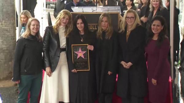 Monica din "Friends" are steaua ei. Courteney Cox, răsplătită cu o plachetă pe celebrul Walk of Fame