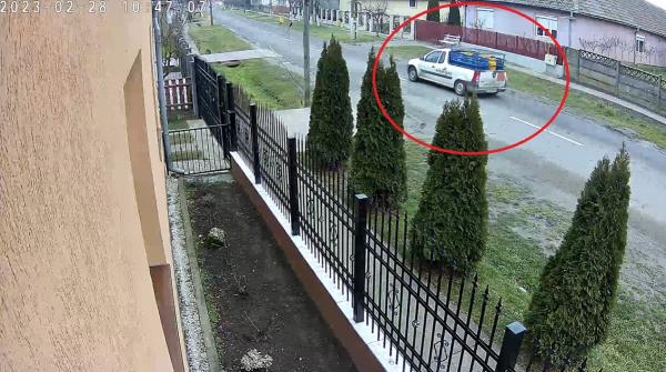 Dezastru filmat în Satu Mare, după ce o mașină încărcată cu butelii s-a înfipt într-o casă de pe marginea drumului