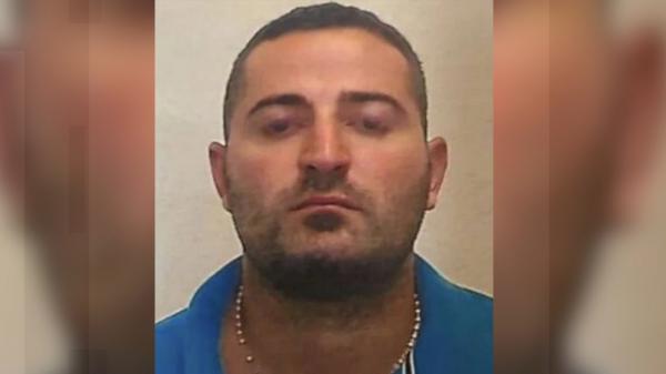 "Pallone", un cunoscut mafiot italian condamnat pentru omor, a reușit o evadare ca în filme. S-a folosit de cearceafuri ca să coboare peretele închisorii