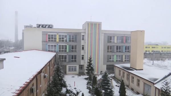 Un spital ridicat de la zero, cu 15,6 milioane de lei, stă de doi ani cu lacătul pe uşă. "E foarte mare nevoie de el"
