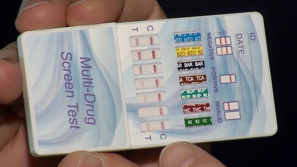 Noua lege anti-drog a fost promulgată. Care sunt noile pedepse pentru vânzarea sau consumul de substanțe interzise