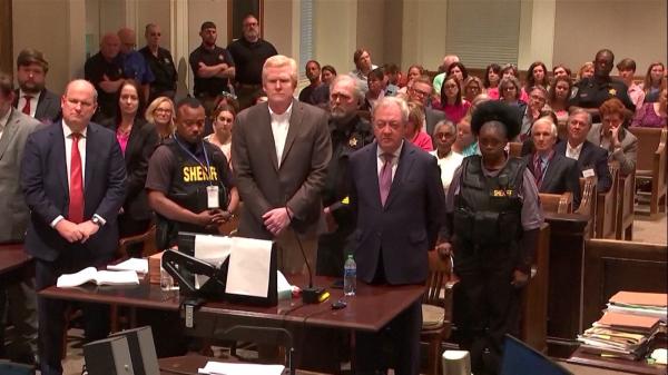 Avocatul-vedetă din SUA care şi-a măcelărit familia, condamnat la închisoare pe viaţă. Poate primi alţi 700 de ani de detenţie pentru infracţiuni economice