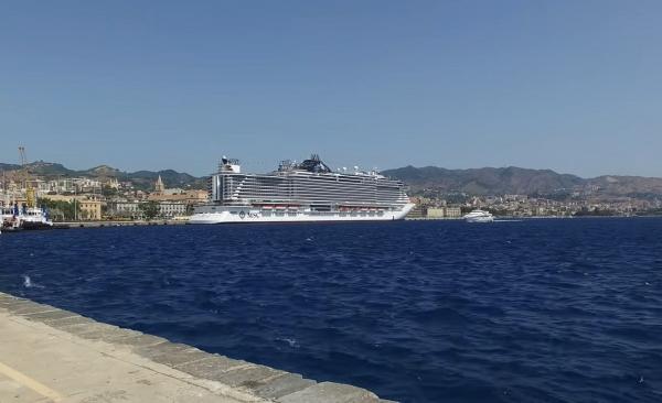 Oferta lansată de o companie de turism pentru cei care vor să locuiască timp de 3 ani pe un vas de croazieră. Voiajul începe pe 1 noiembrie