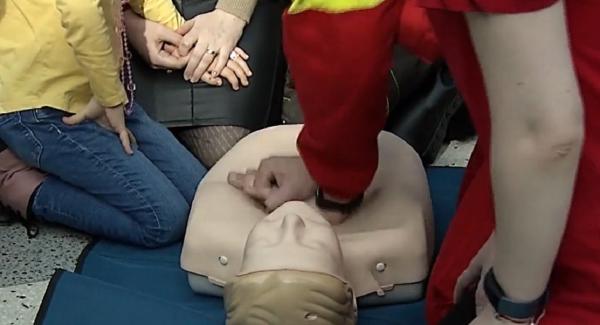Manevra care face diferenţa dintre viaţă şi moarte. Resuscitarea în primele minute crește şansele de supravieţuire cu peste 75%