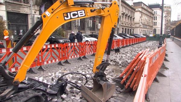 Piatra cubică din Centrul Vechi al Capitalei, peste care treceau odinioară trăsuri, înlocuită cu asfalt: "Este absolut inacceptabil"