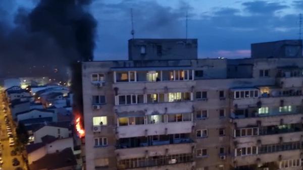 Incendiu puternic la un apartament din zona Iancului din București. Panicaţi, locatarii au ieşit în stradă