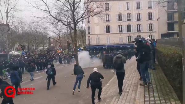 Regimul lui Macron, comparat cu cel al lui Ceauşescu din cauza reformei pensiilor. Franţa intră într-o nouă zi de grevă generală