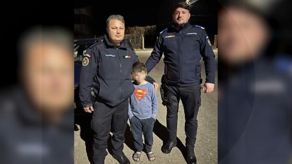 Un copil de 8 ani din Dolj a fugit de acasă, speriat că spărsese un televizor şi va fi pedepsit de părinţi. Cum l-au găsit jandarmii