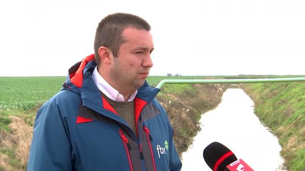 Un tânăr fermier din Timiș a transformat nenorocirea în oportunitate, după o investiție inteligentă. La vară nu se mai teme de secetă