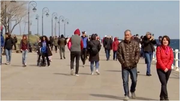 Vremea bună a atras turiștii pe litoral. Cu ce se pot delecta cei care aleg să-și petreacă weekendul la mare