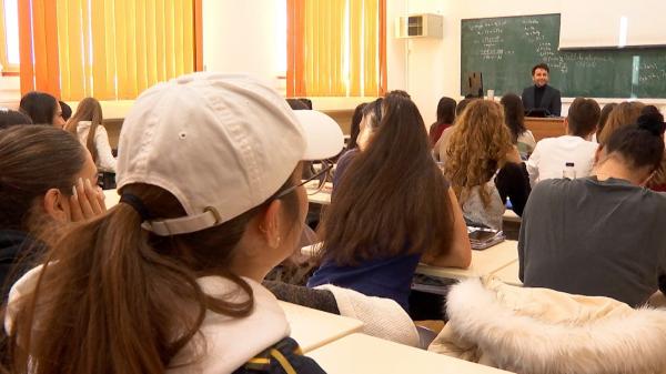 Cultele religioase vor religia la BAC. Spun că materia este "discriminată"