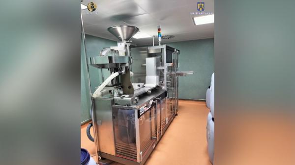 Decizie ciudată în scandalul drogurilor fabricate cu ingrediente din România: farmacistul acuzat că a ridicat un imperiu din stupefiante, eliberat din arest