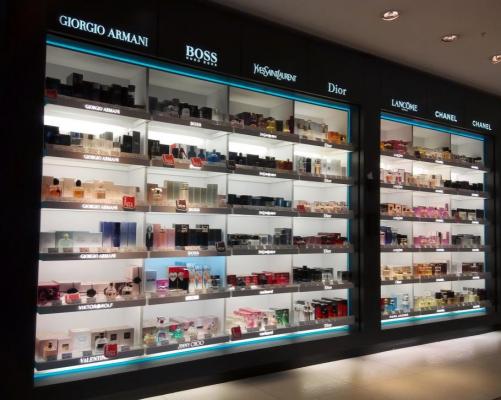 Alertă ANPC. Ce a descoperit în parfumurile vândute în Bucureşti şi Ilfov. Stocurile, retrase de pe piaţă