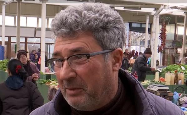 Reacţia unui client după ce vede că un kilogram de miel costă cel puţin 40 lei: ''Nu mai luăm un miel, luăm jumate''