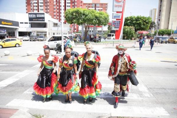 America Express, 20 martie 2023. Concurenții dau startul carnavalului în Barranquilla, orașul unde se desfășoară al doilea cel mai mare eveniment de acest gen din lume