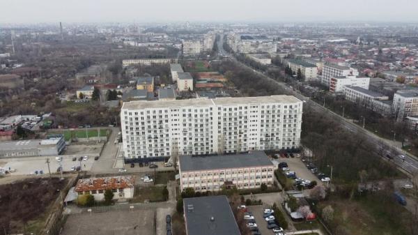 A construit ilegal 30 de apartamente în plus şi le-a vândut cu 1.000 euro/mp. Cum s-ar putea rezolva situaţia