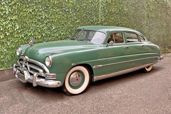 Prima maşină înscrisă la NASCAR, licitată la Bucureşti. Preţul uriaş al bijuteriei pe 4 roţi Hudson Hornet 1951